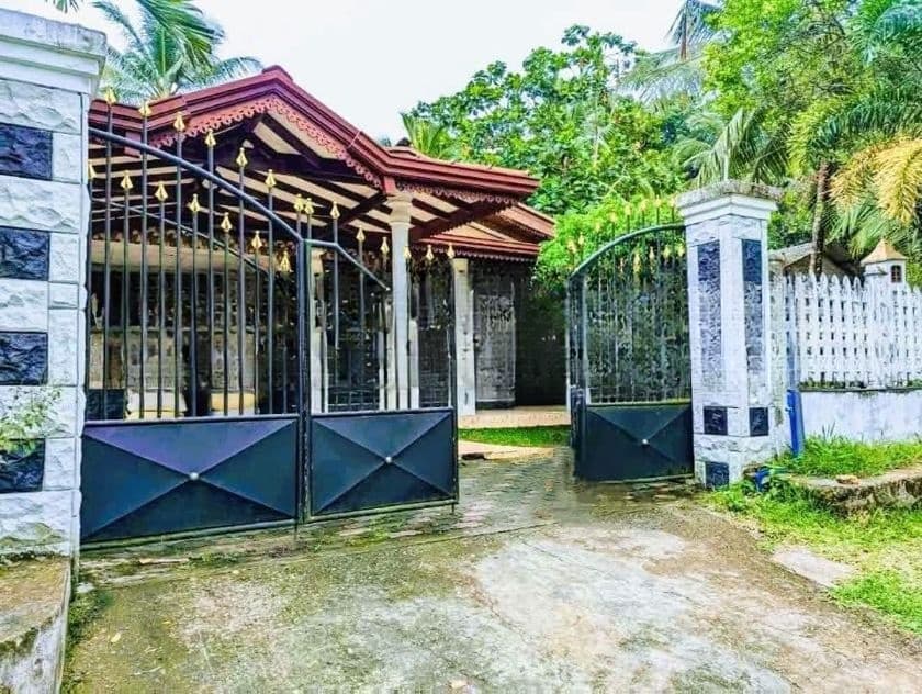 Aththanagalla වර්ග අඩි 3200ක අංගසම්පූර්ණ නිවසක් / KM 7926