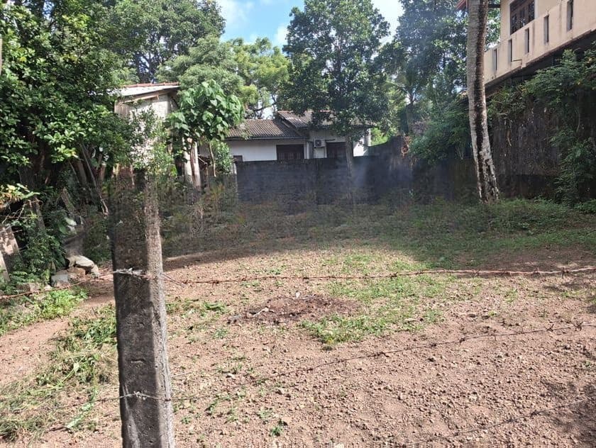 මහරගම ඉඩමක් විකිනිමට ඇත