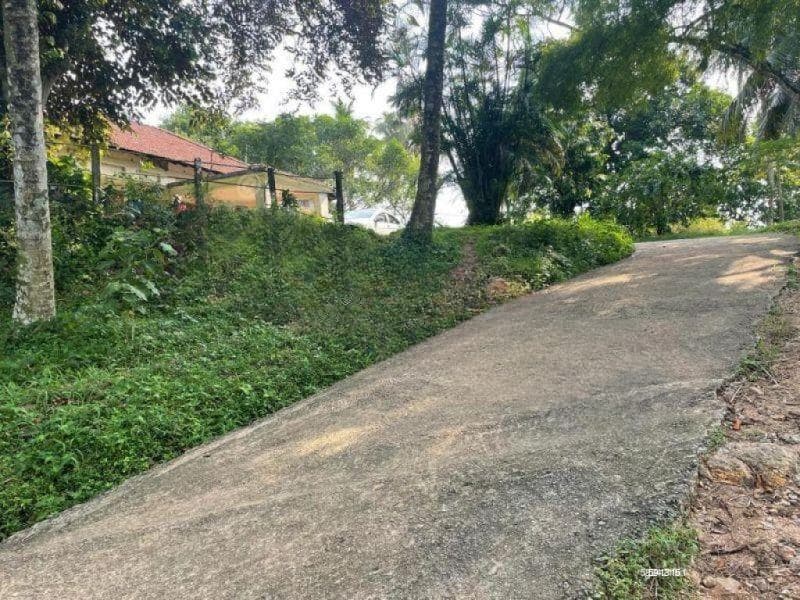 2 Acre Land with Colonial Type House for Sale in Meegoda - Homagama | LKR 165 Million - KO-299
