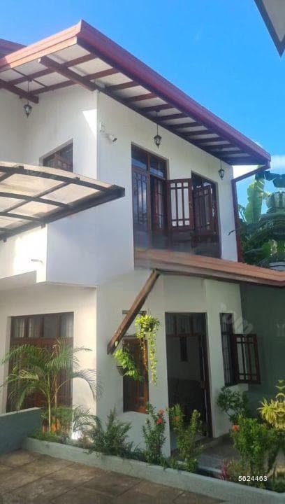 3 storied 3 BR House for Sale in Battaramulla in High Security Area For Immediate sale (SH 14624)