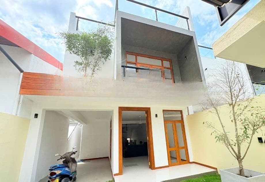 Beautiful Luxury Living In Pelawatta