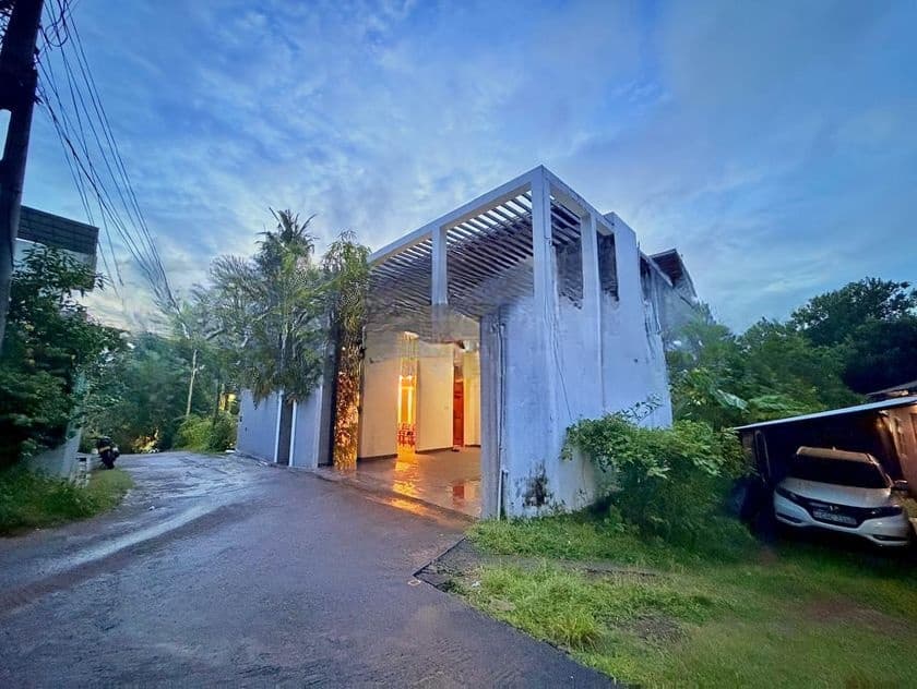 Super Luxury House for Sale – Talawatugoda