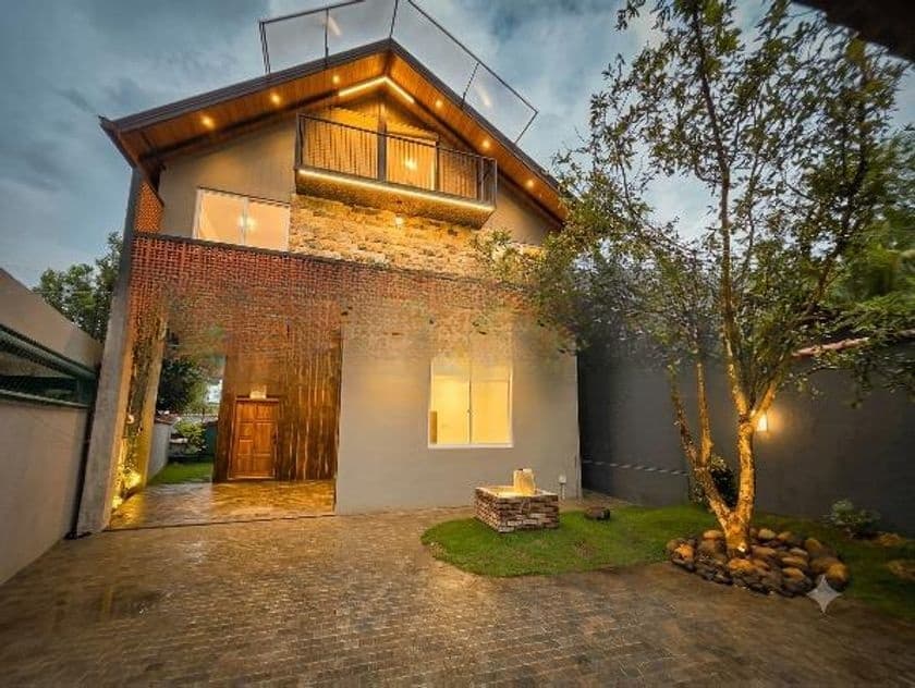 Villa එකක් වගේ වෙනස්ම අලංකාර දෙමහල් නිවසක් විකිනීමට -කැස්බෑව