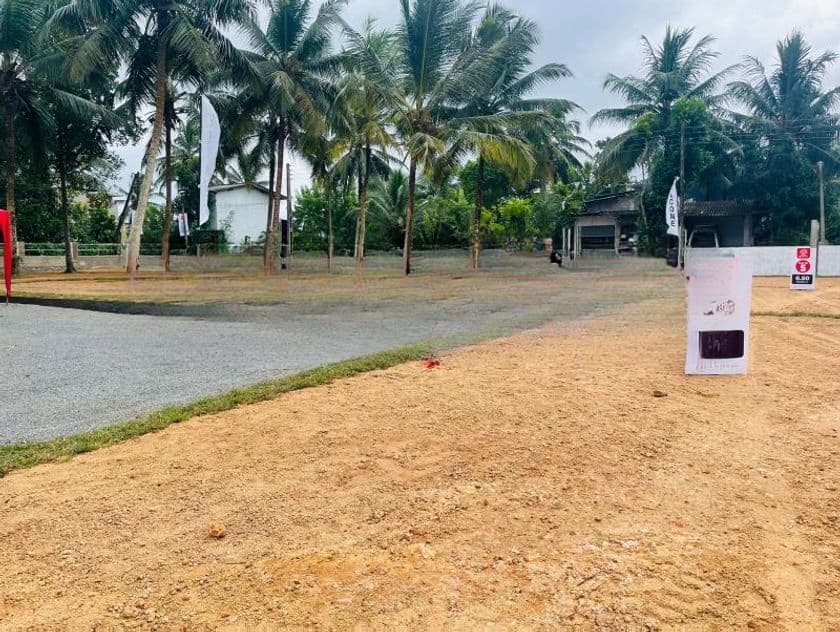 Valuable Land for Sale in Polgsovita Kahathuduwa Road Piliyandala