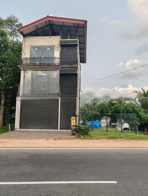 Land with Business place in Imbulgoda