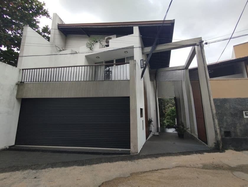 Luxury House for Sale in Thalawathugoda