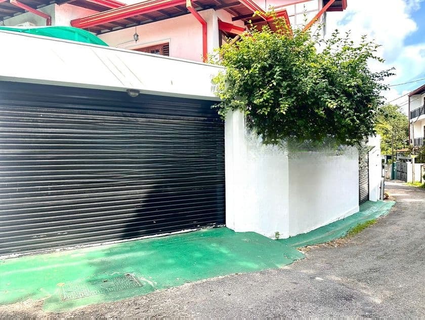03 Storey House for Sale in Templle Road Maharagama