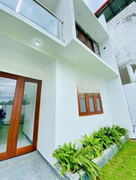 Two Storey House for Sale in Athurugiriya