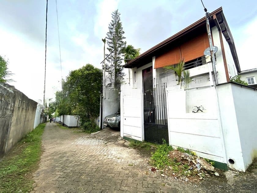 2 Storied House From Between Boralesgamuwa & Maharagama Junctions