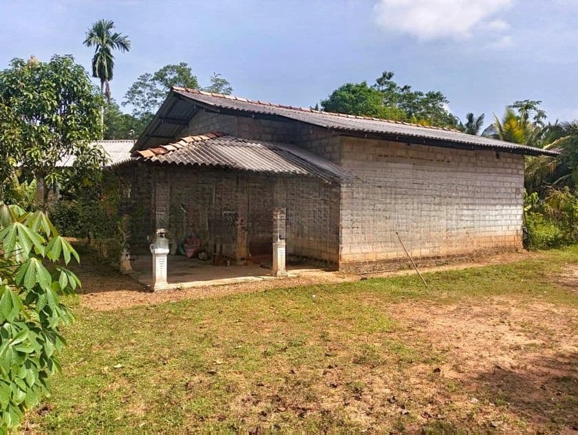 නිට්ටඹුව පර්චස් 10 සහිත වටිනා නිවස