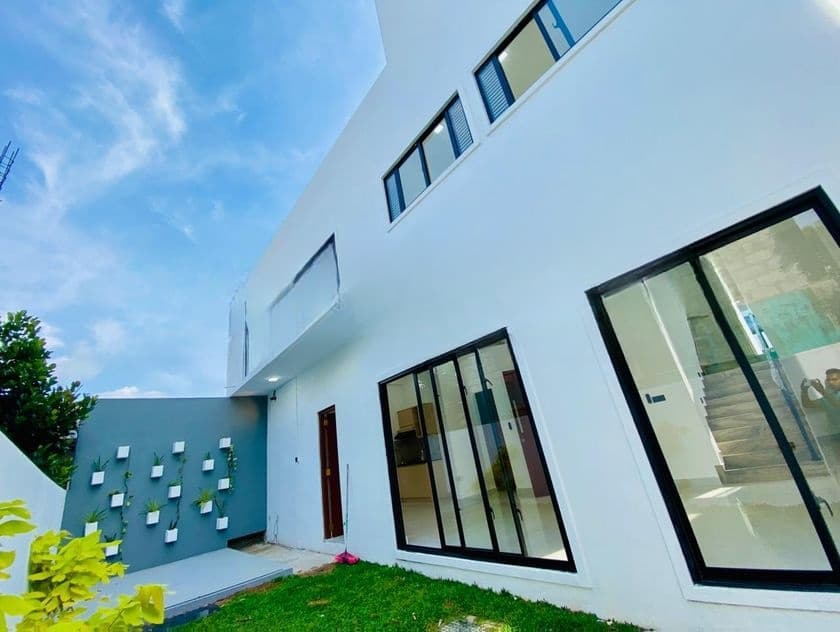 Ultra Modern Brand New House Sale Athurugiriya