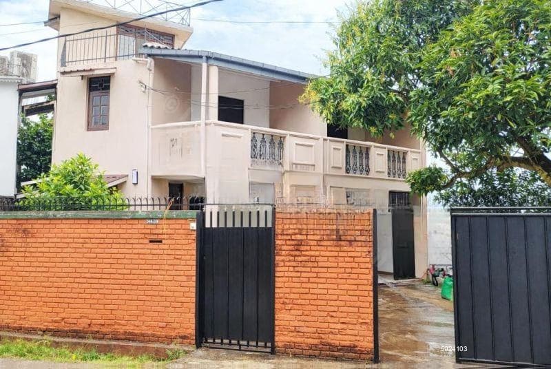 6 Bedroom House with Annex for Sale - Battaramulla, Pipe Road | LKR 75 Million (Negotiable) (EM890)