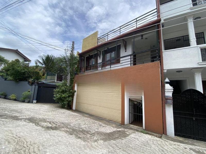 Two Storied Spacious House with Annex Close to Thalawathugoda Junction