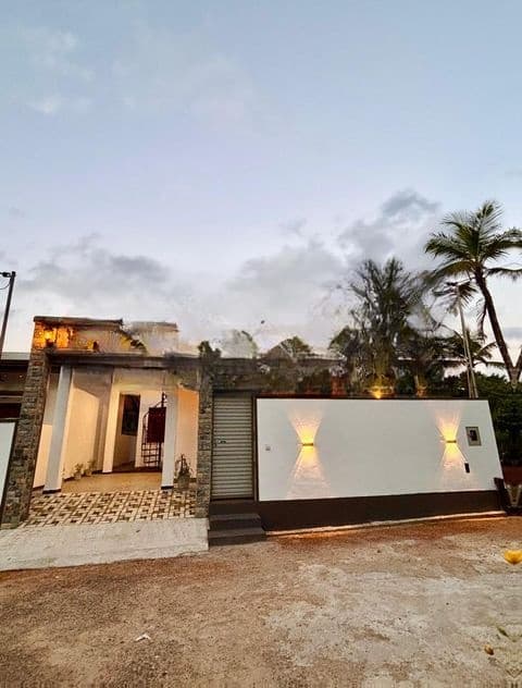 A BRAND NEW BOX TYPE SINGLE STORY LUXURY HOUSE In KIRIWATTUDUWA
