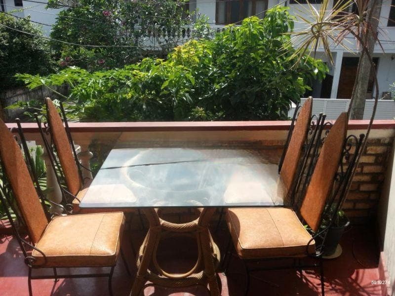 Fully-Furnished Room, formerly occupied by French Expat