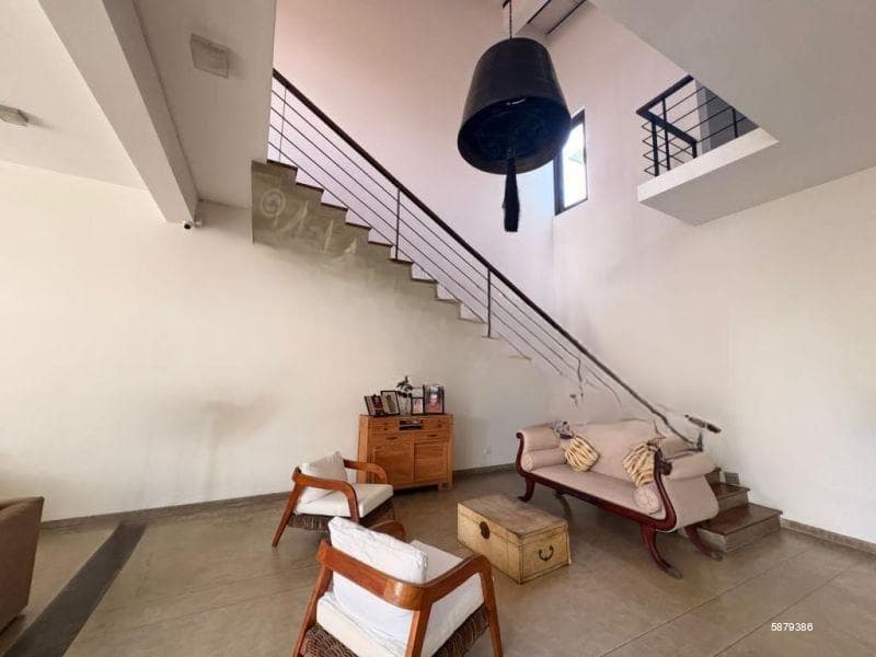 House with a Pool for Rent in Colombo 5