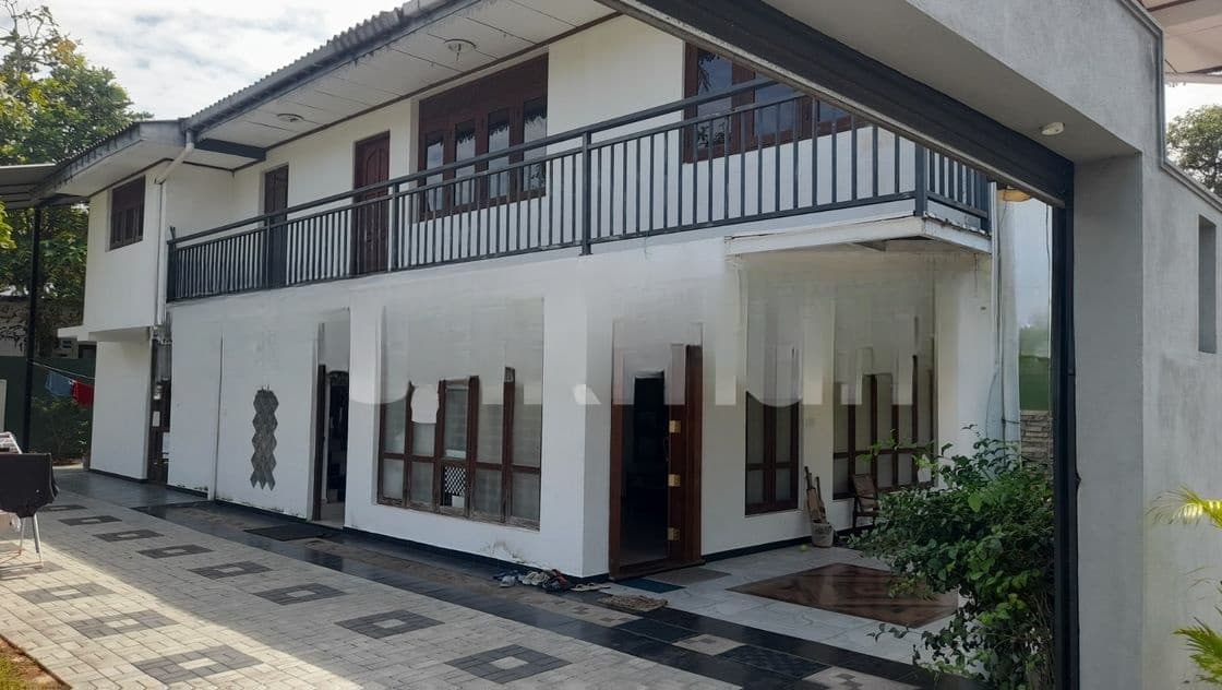 Moratuwa Thelawala 5 Bedrooms Upstiars House on 17 Perches Land for Sale