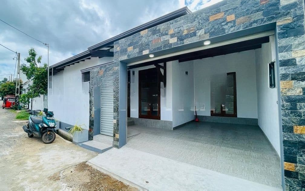 Beautiful House for Sale in Athurugiriya