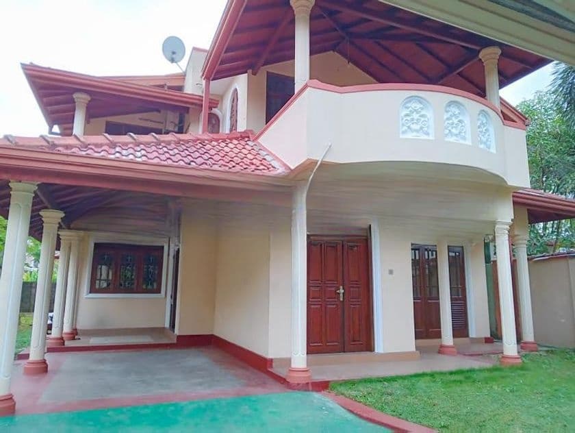 5BR Luxury Full Complete House with Rooftop Kottawaa
