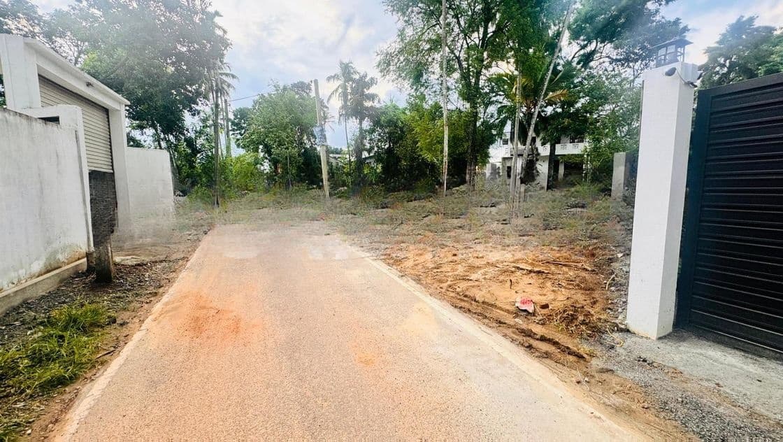 Yakkala Valuable Land for Sale