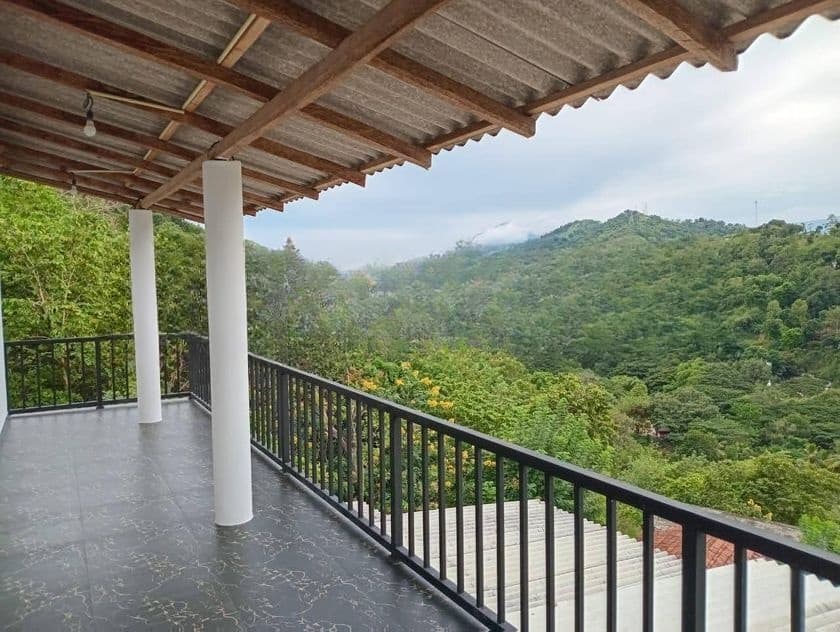 105 Perch and 3 Storied House for sale in Kandy Haragama