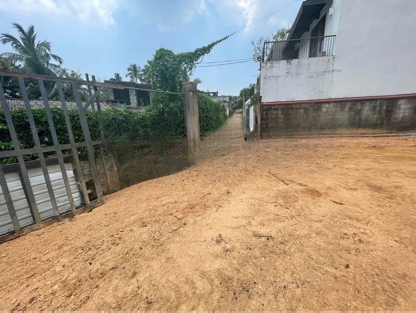 Land For Sale in Talwathugoda 100 meters to 174 Bus Rd