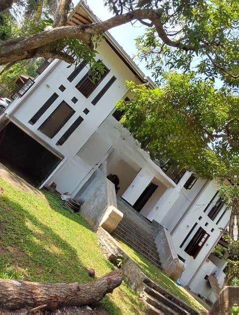 Spacious Bungalow facing Paddy Field, Close to Athurugiriya Highway