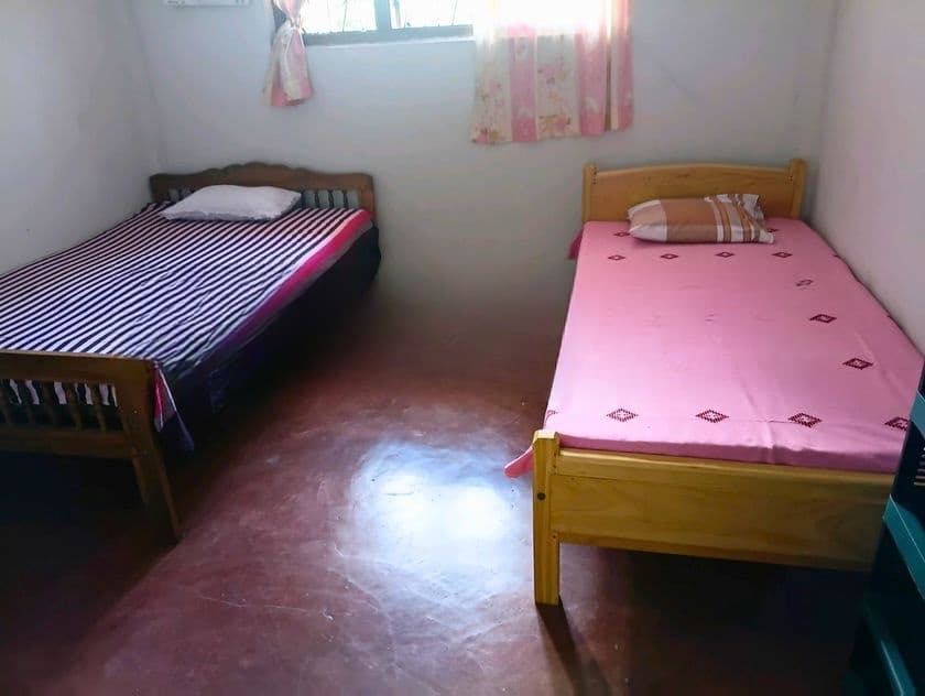 පොල්ගොල්ල Room for Rent (ගැහැණු ළමුන් සඳහා)