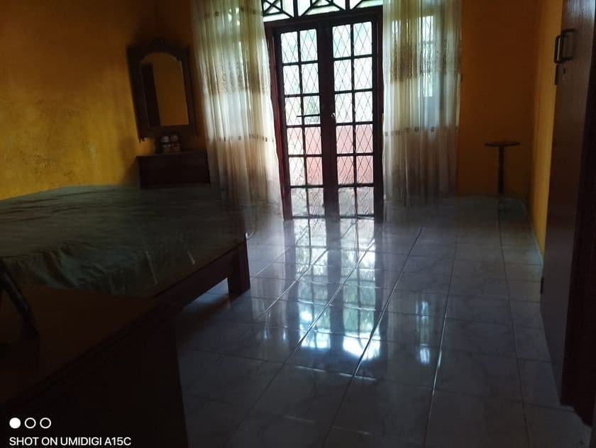උඩ තට්ටුව House Nugegode Junction Only 3 People