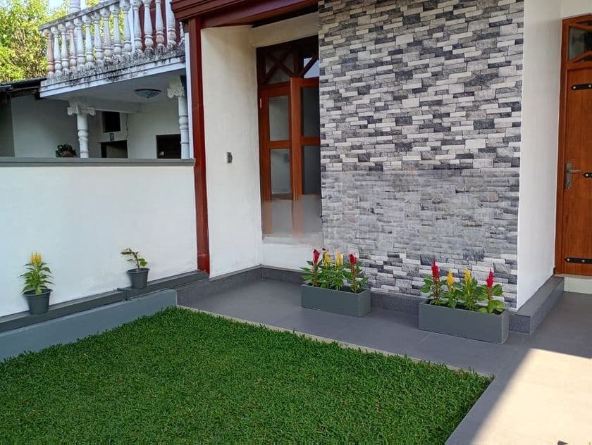 Modern Family House for Sale in Athurugiriya
