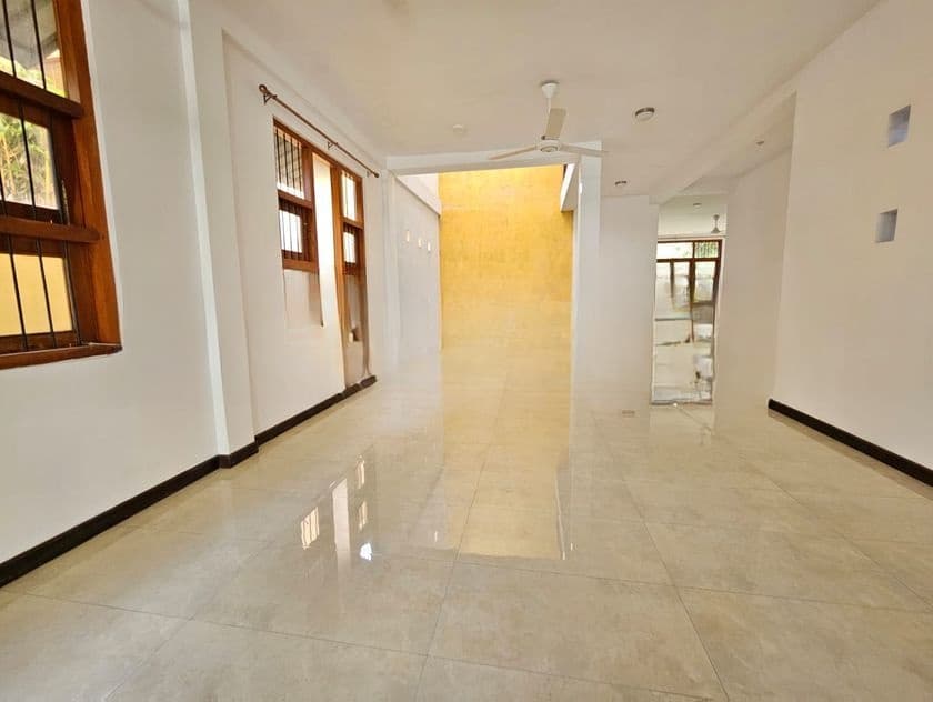 4 Bedrooms Unfurnished House Near Itn Battaramulla for Rent