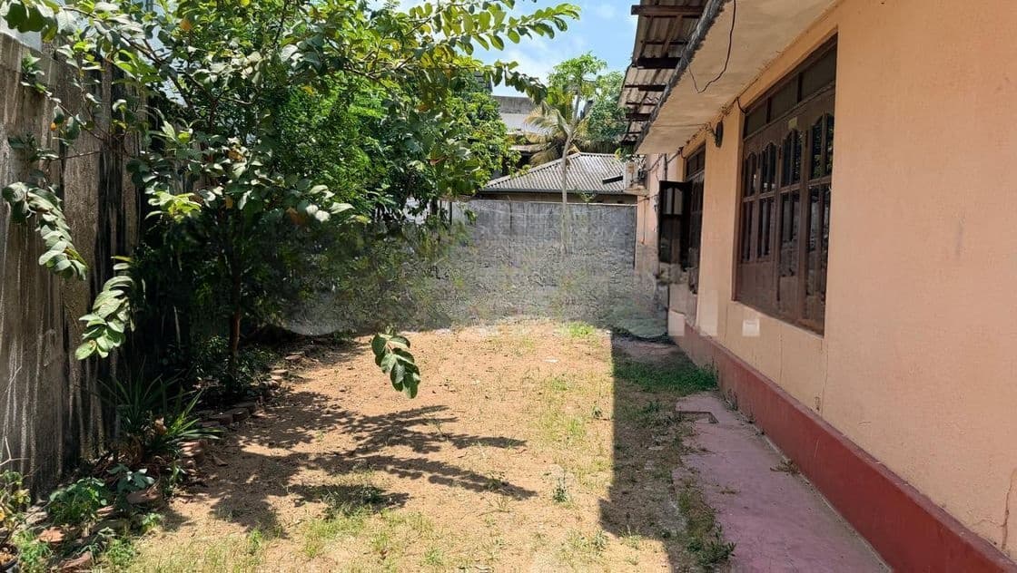 LAND VALUE ONLY HOUSE FOR SALE KALUBOWILA DEHIWALA RI2317