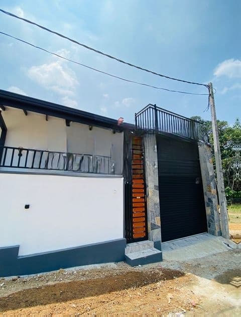 Brand-New Single-Story Family Home Athurugiriya