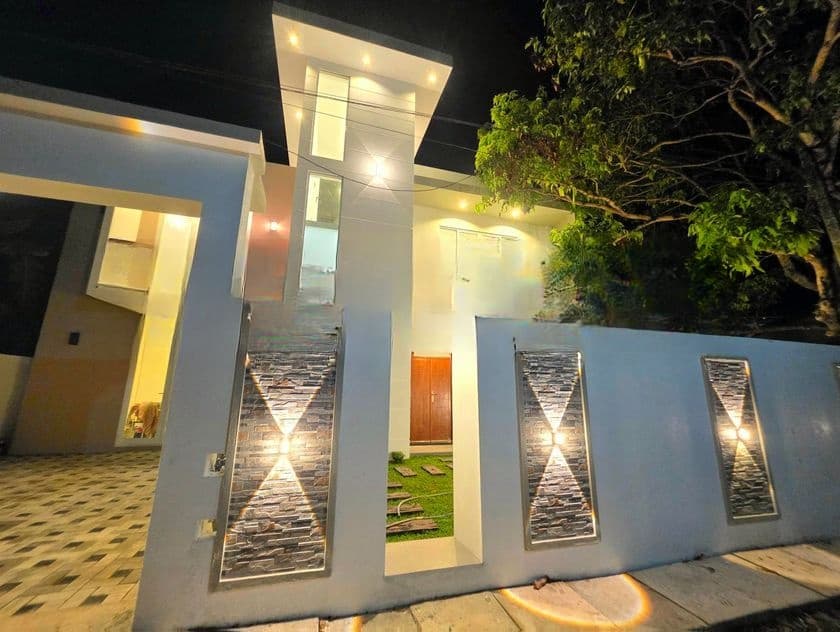 පිලියන්දල ටවුමෙන් සුකෝපබෝගී අලුත්ම තෙමහල් නිවසක් විකිනීමට