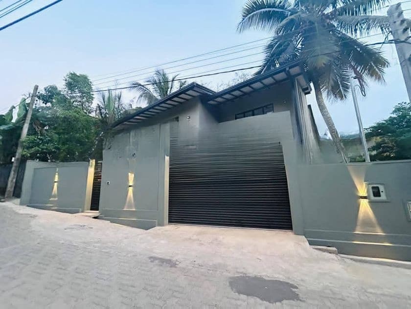 ණවමාදිලිවයේ ලස්සන දෙමහල් නිවසක්විකිනිමට කොටිටාවෙි