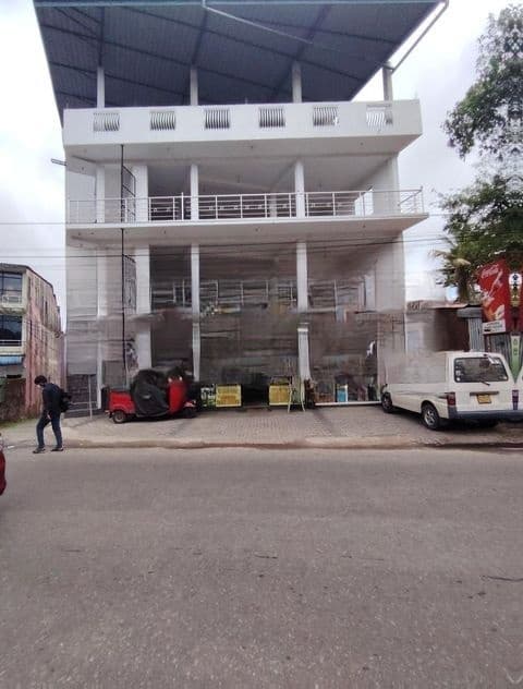 COMMERCIAL BUILDING FOR SALE IN MALAMBE KANDUWELA ROAD PITTUGALA