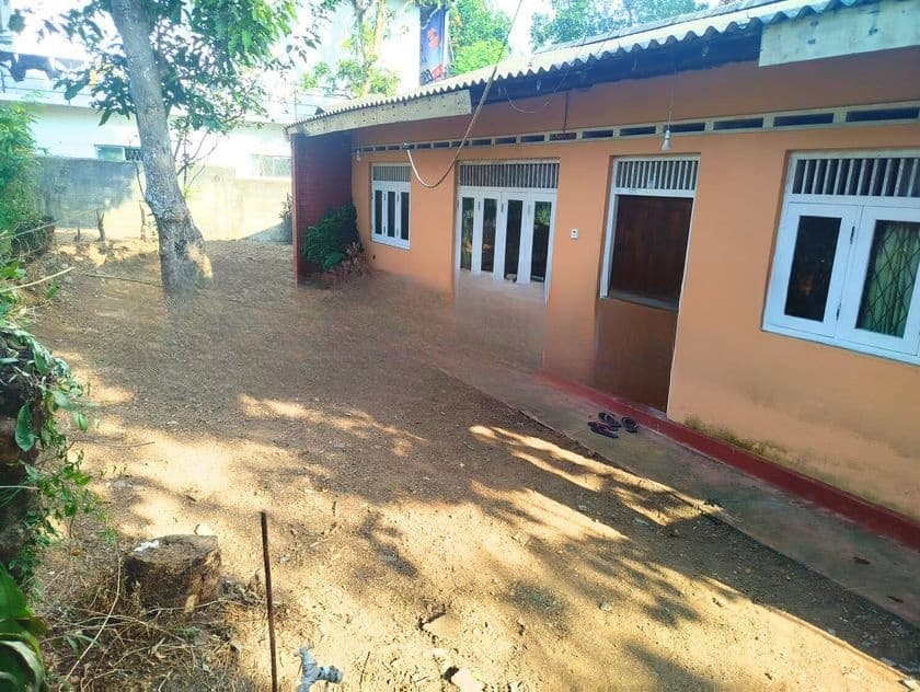 18.3P Land with House, 650m to Piliyandala Town