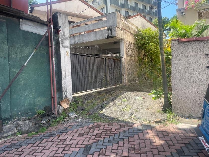 Land with House for Sale Kirulapone