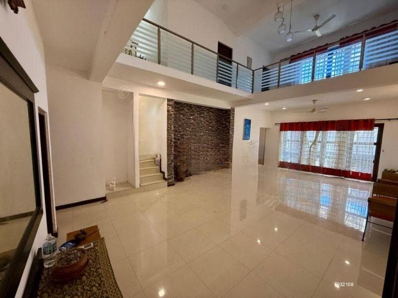 Luxury 6 Bedroom House for Sale at Thalawathugoda | LKR 100 Million (Negotiable) (EM051AC)