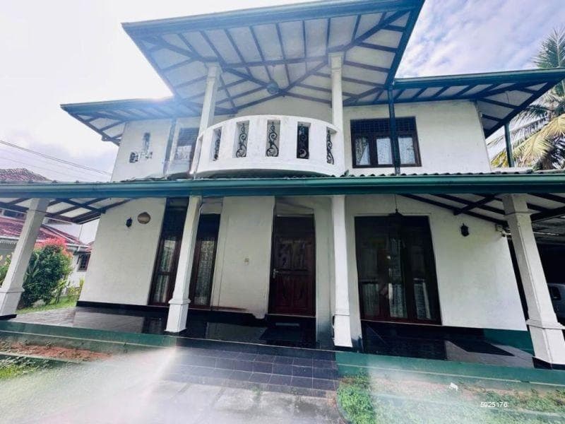 Commercial Property for Rent - Kotte (Close to Diyatha Uyana) | LKR 600,000 Per Month (EM898)