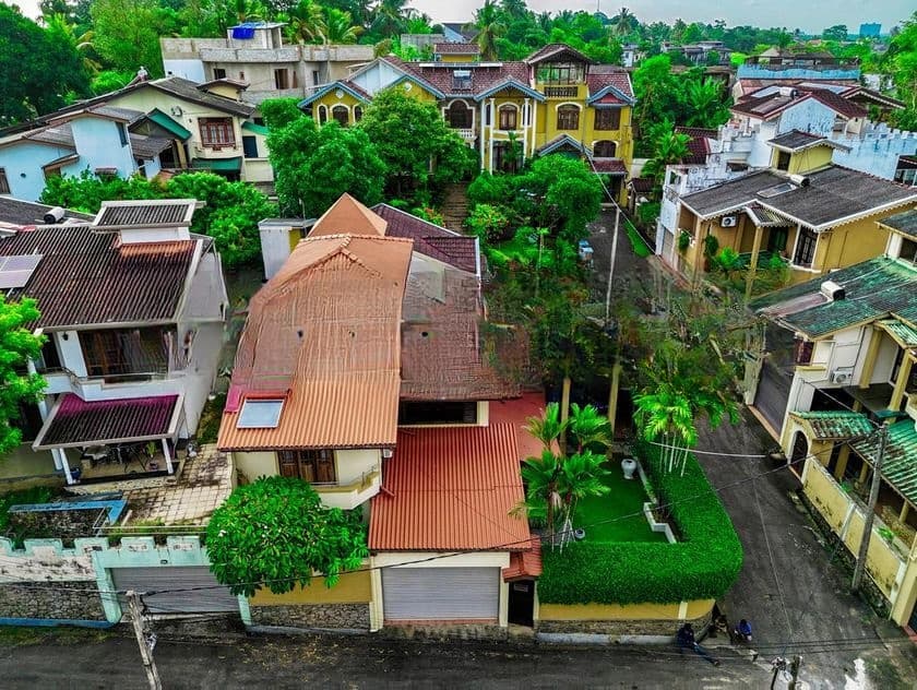 Luxury 3-Storey House for Sale – Northern Castle Residencies, Hokandara