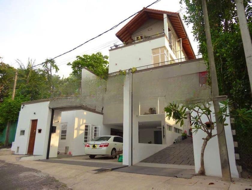 Super Luxury House For Sale Close To Battaramulla