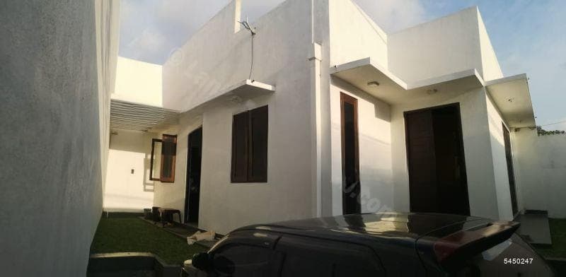 Single Storey House in 7.3 P Land for Sale In Athurugiriya (SH 14168)