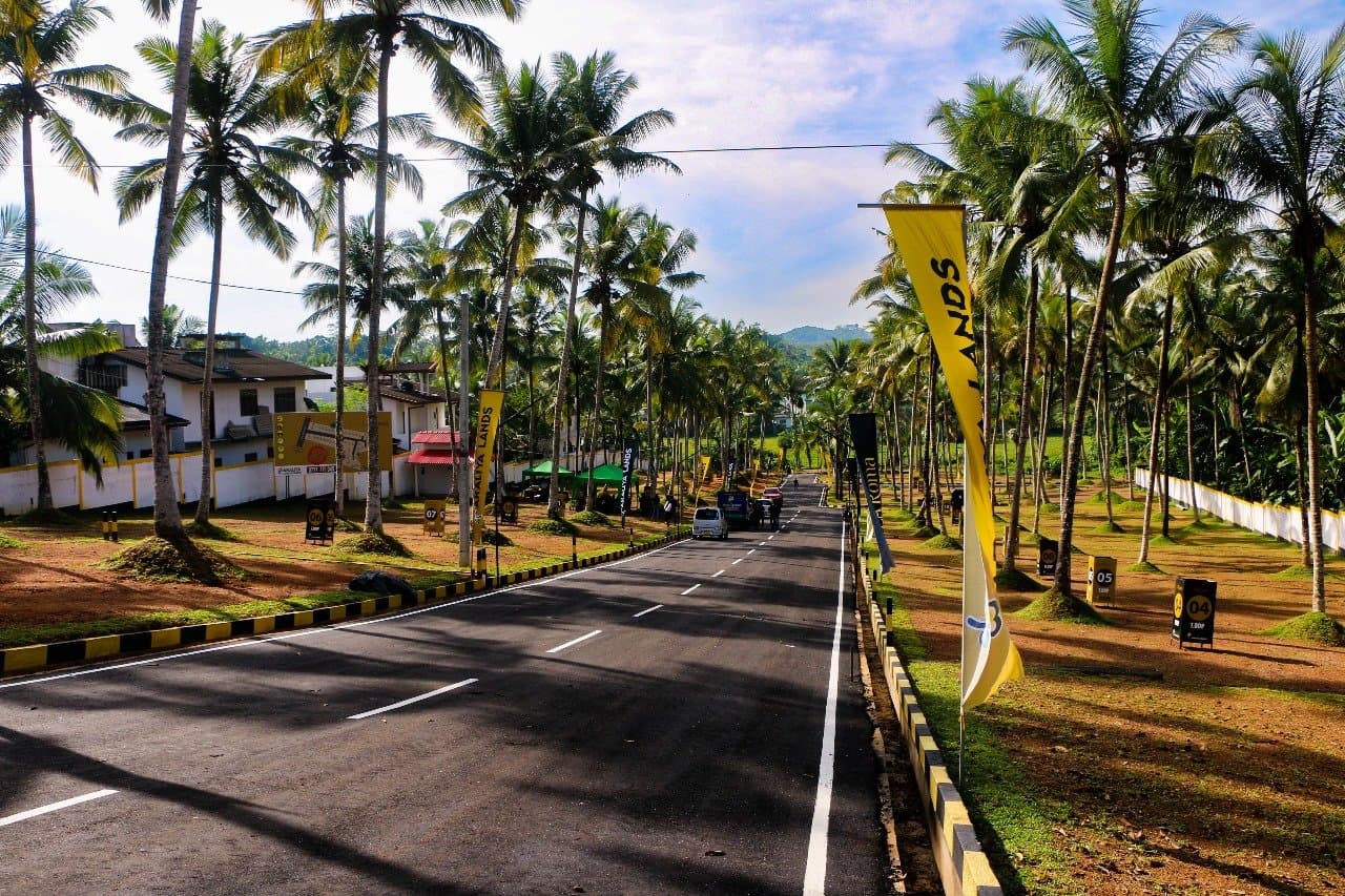 හෝමාගම අවටින් 128-280 ප්රධාන බස් පාරට මුහුණලා අගනා බිම් කොටස්