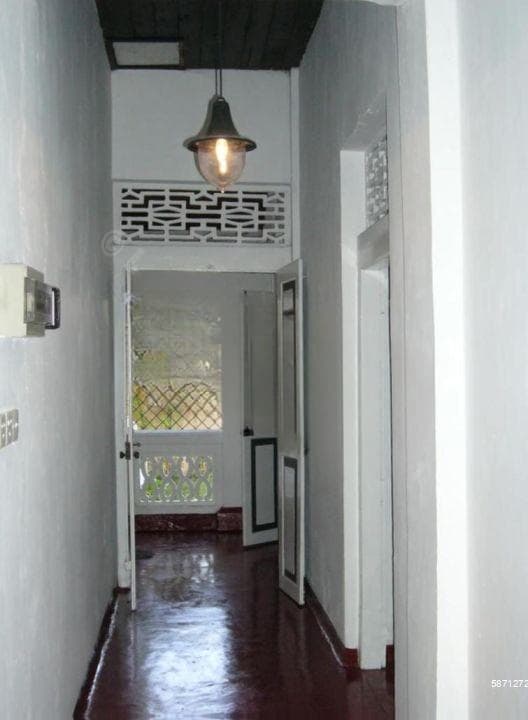 06 Bedroom Unfurnished Colonial House for Sale in Nugegoda (A713)