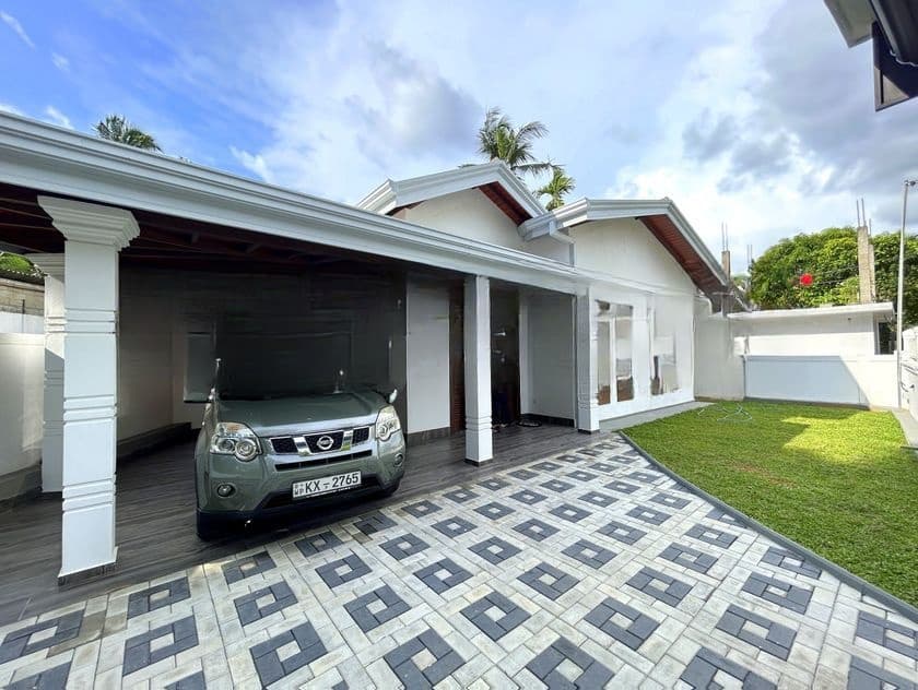 BrandNew House in Madulawa Homagama - 50 meters to Bus Rd