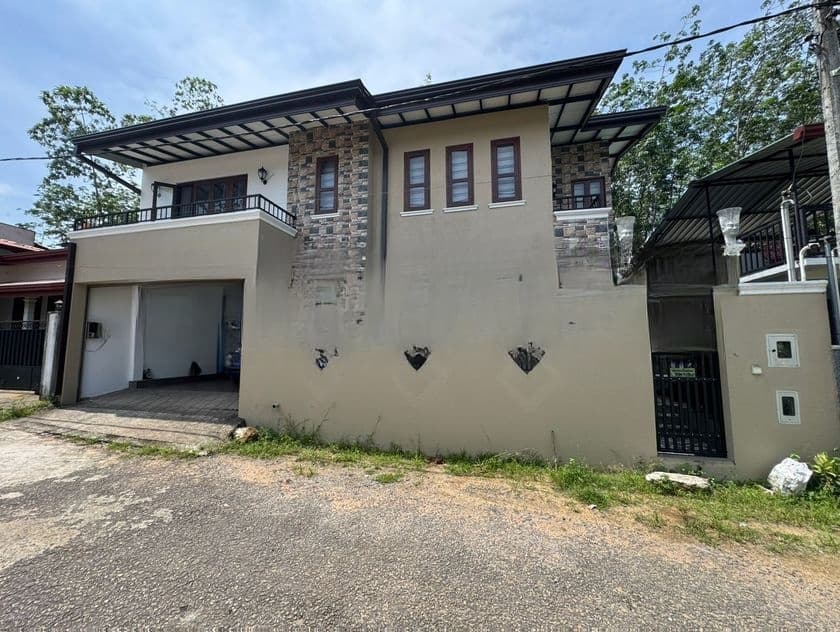 2 Storied Luxury House For Sale in Madulawa Homagama