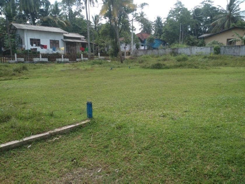අතුරුගිරිය නගරයට ආසන්නව බිම් කොටසක් විකිණීමට