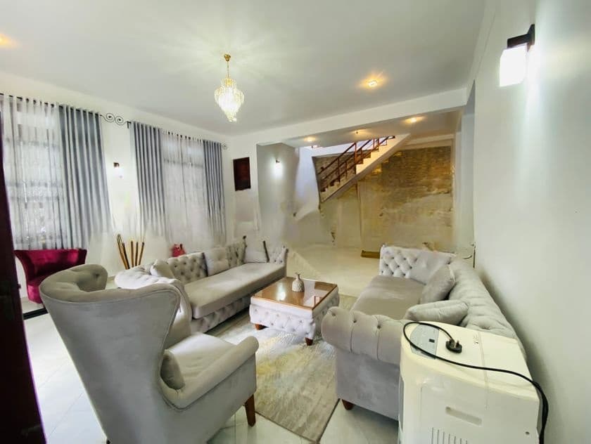 Well Maintained Split-Level House Close to Admin City, Battararamulla
