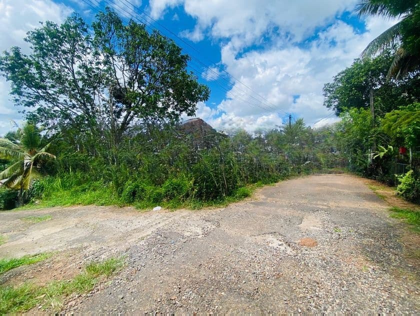 9.5 Perches Land Near Athurugiriya Junction